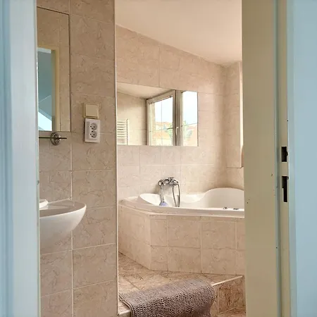 Romantic Getaway In Oldtown With Perfect View דירה ברטיסלאבה